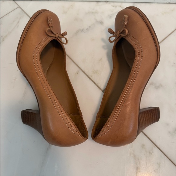 Clark’s Artisan Tan Leather Bow Round Toe Block High Heels Women’s 8 - Picture 6 of 10
